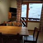 Apartment In Out Avec Balcon & Ambiance Cosy - *