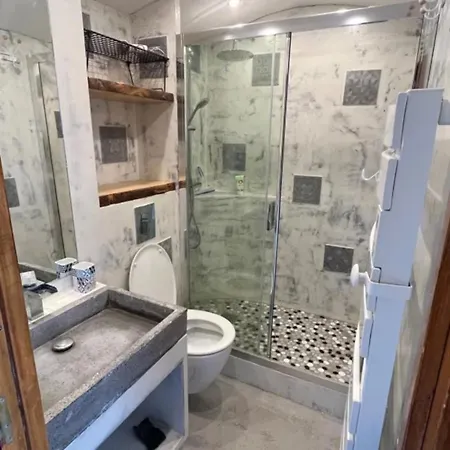 In Out Avec Balcon & Ambiance Cosy - ואל טורנס