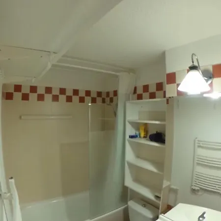 דירה In Out Avec Balcon & Ambiance Cosy -