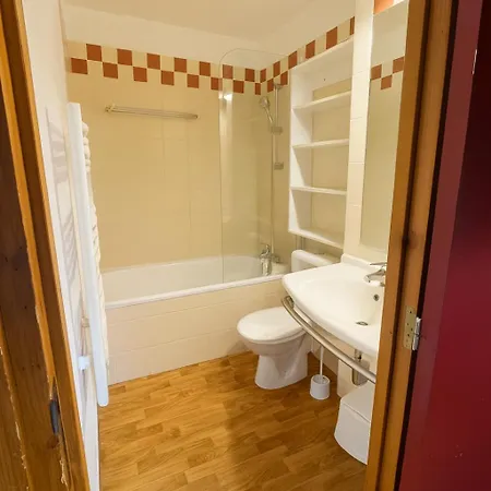 In Out Avec Balcon & Ambiance Cosy - דירה *