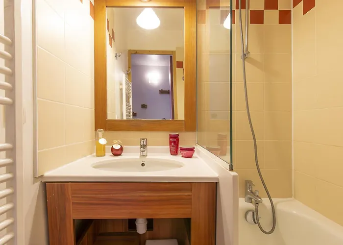 In Out Avec Balcon & Ambiance Cosy - Daire